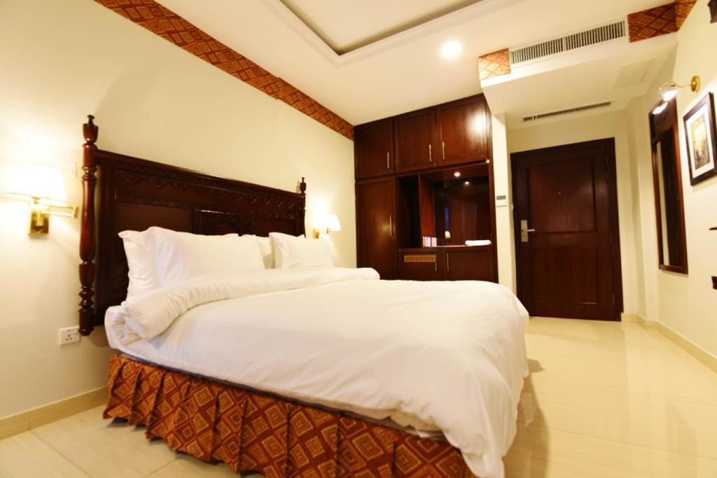 Viridi Hotels Islamabad Bagian luar foto